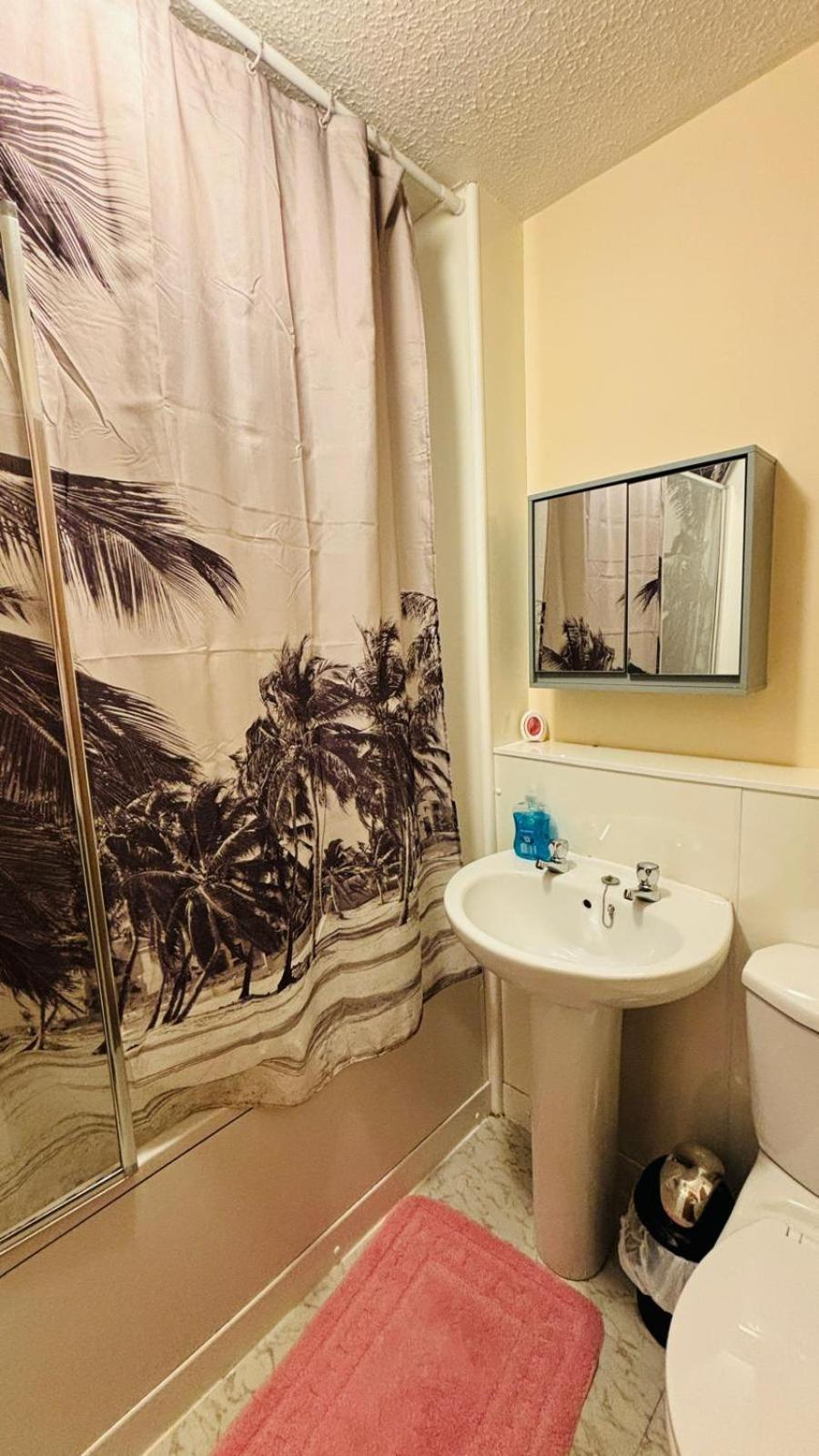Two Bedrooms With Free Parking Appartement
